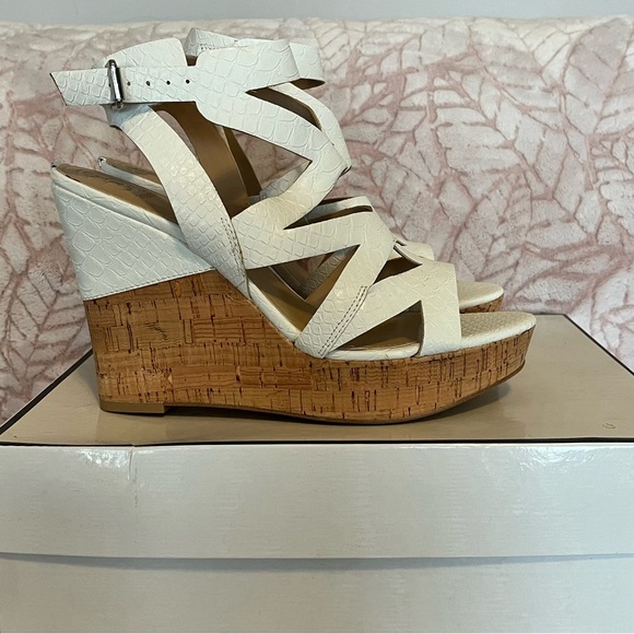 Guess Wedges. Brand New with Box - Picture 1 of 4
